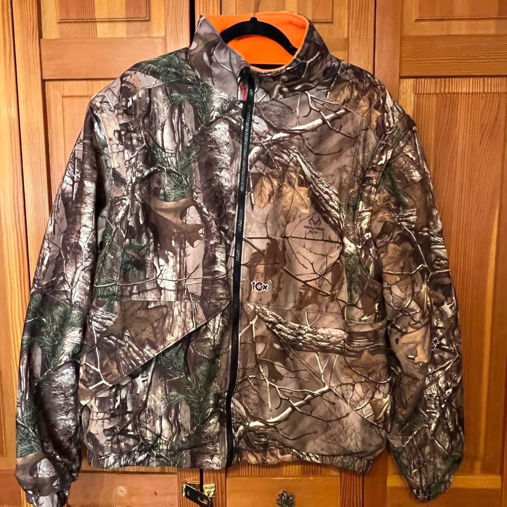 Men’s RealTree hunting Jacket large reversible and converts to vest